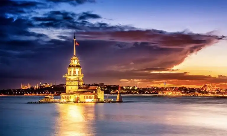 تصویر غروب در کنار برج دختر استانبول