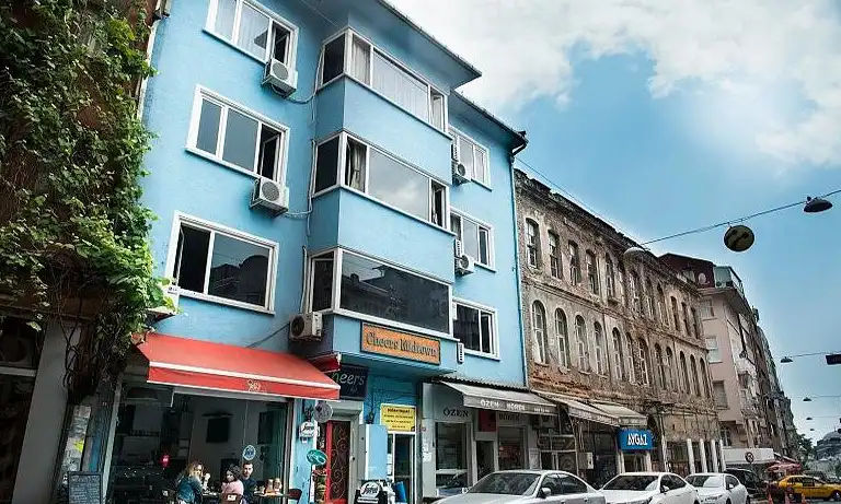 تصویر ساختمان هاستل چیرز میدتاون