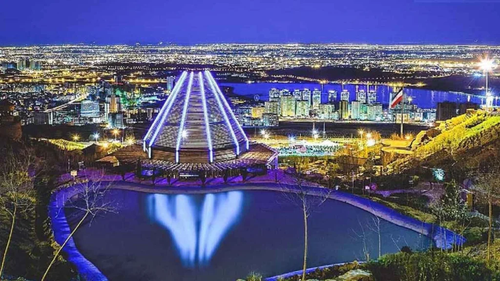 عکس پارک آبشار تهران در شب