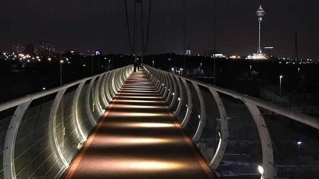 پارک نهج البلاغه تهران در شب