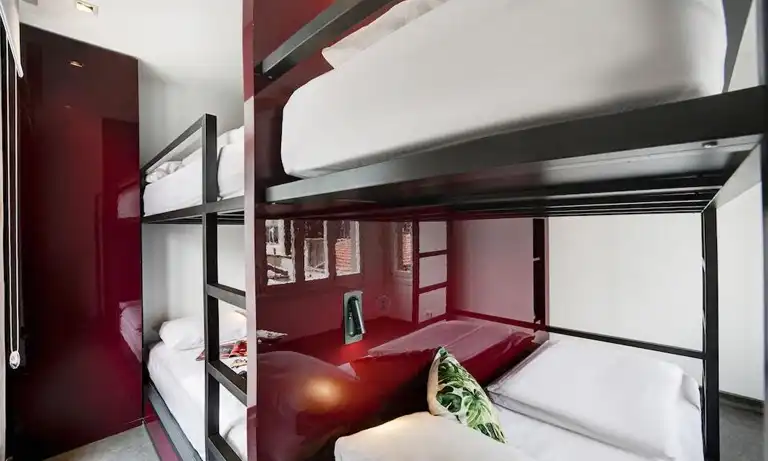 تصویر اتاق هاستل وابی سابی