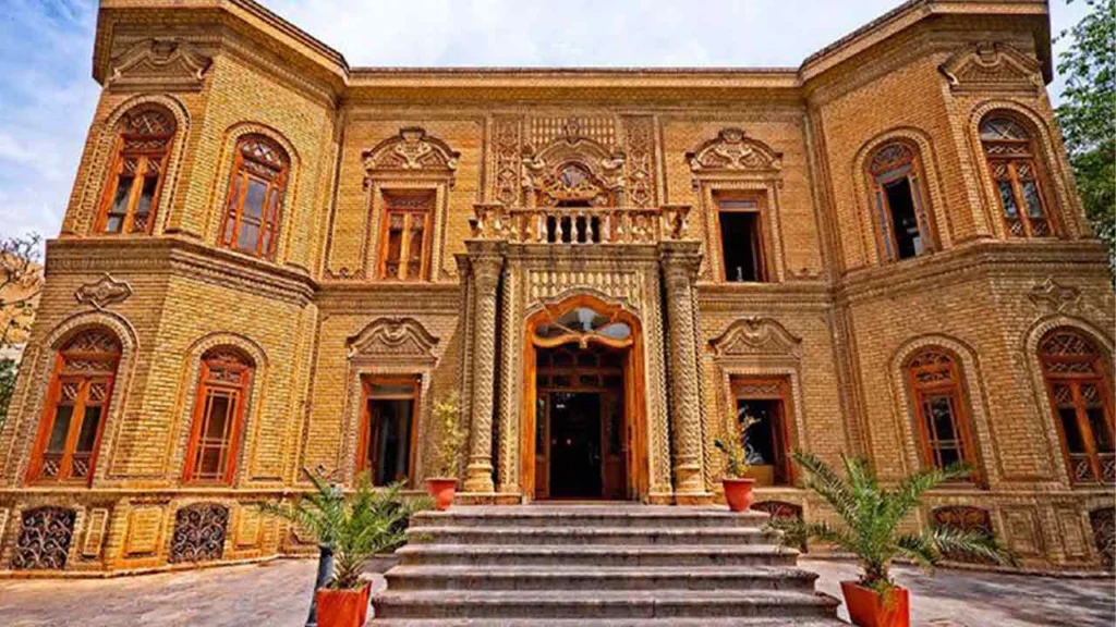 موزه آبگینه و سفالینه ها