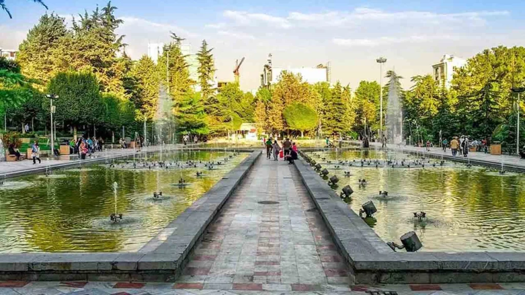 پارک نیاوران از بهترین پارک های شمال تهران