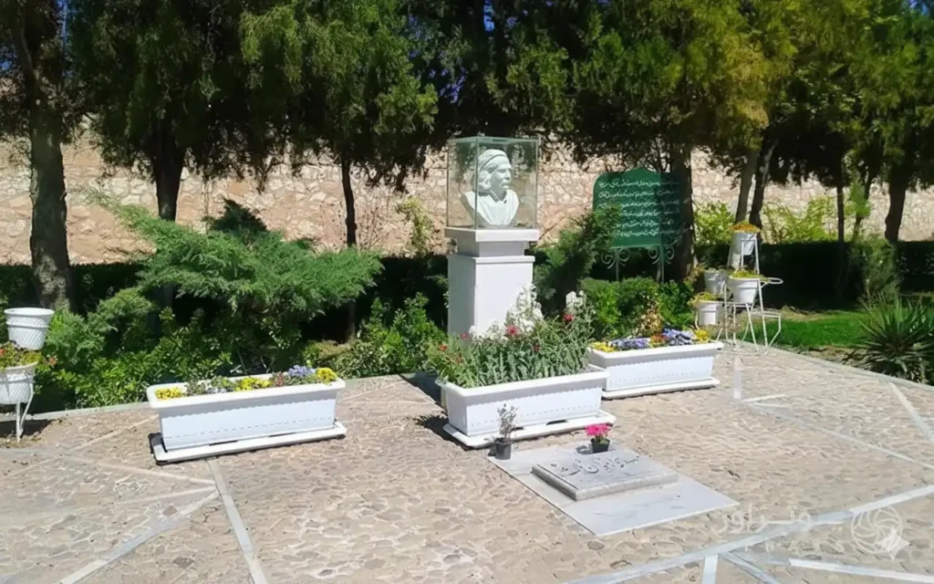 آرامگاه اخوان ثالث