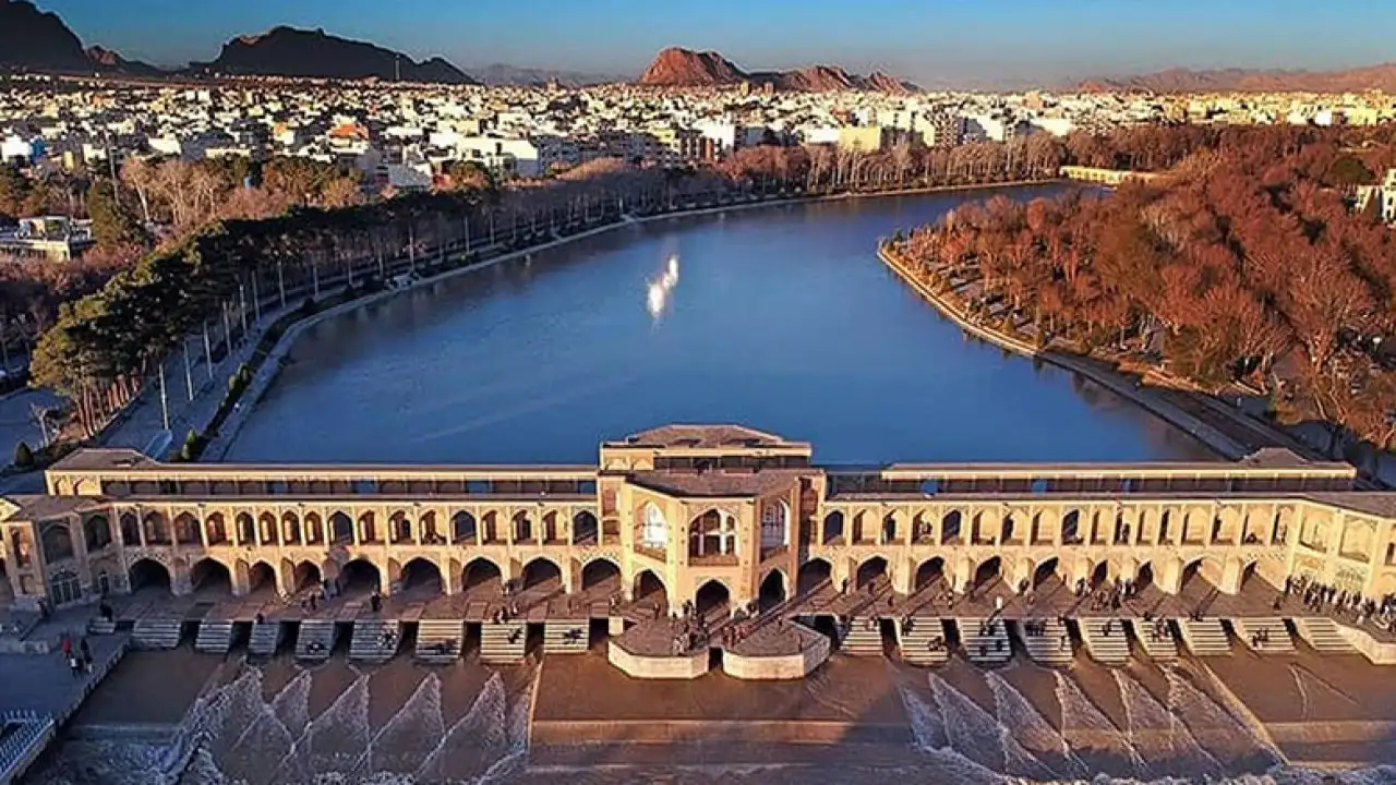 سی و سه پل اصفهان در پاییز