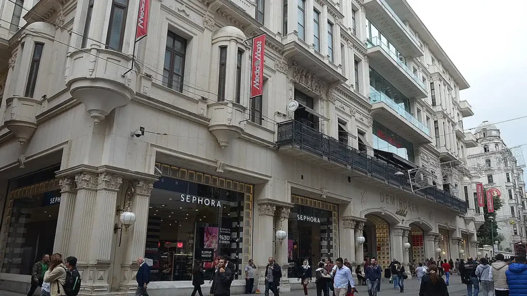 تصویر مرکز خرید دمیرورن