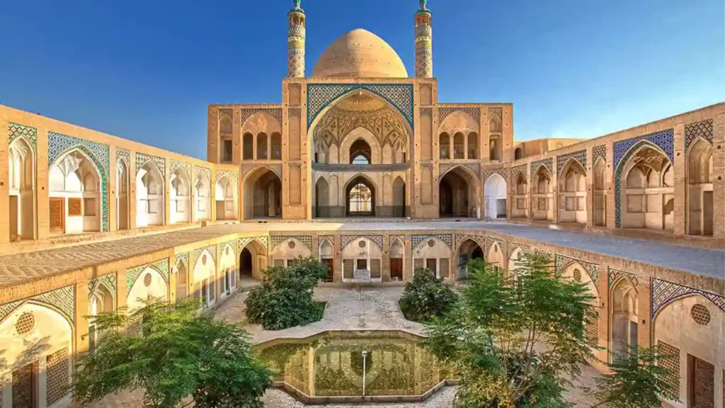 مسجد آقابزرگ از جاهای دیدنی کاشان