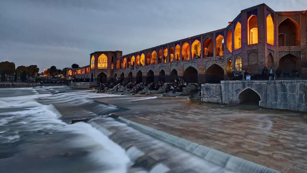 سدی بر روی زاینده رود
