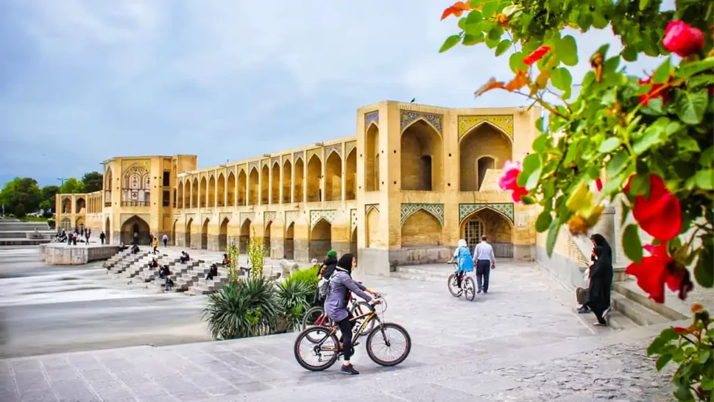 فاصله زمینی تا میدان خواجو