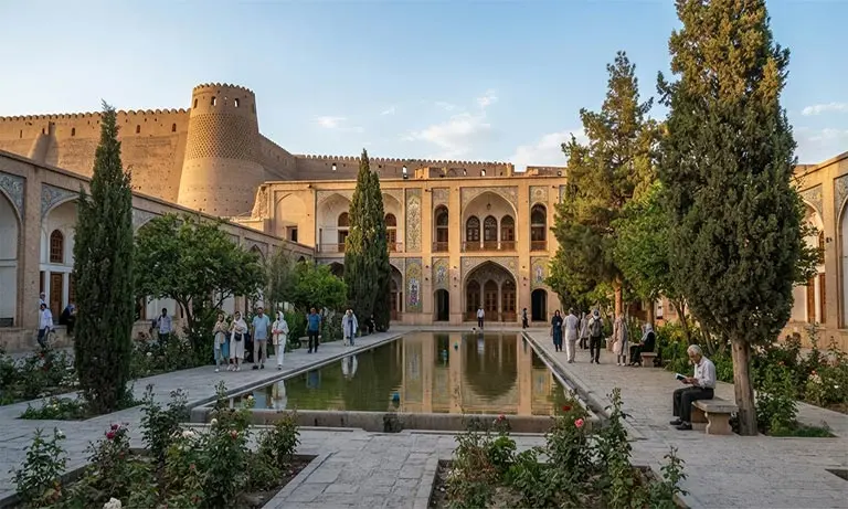 تصویری ازمحوطه داخلی ارگ کریم خان 