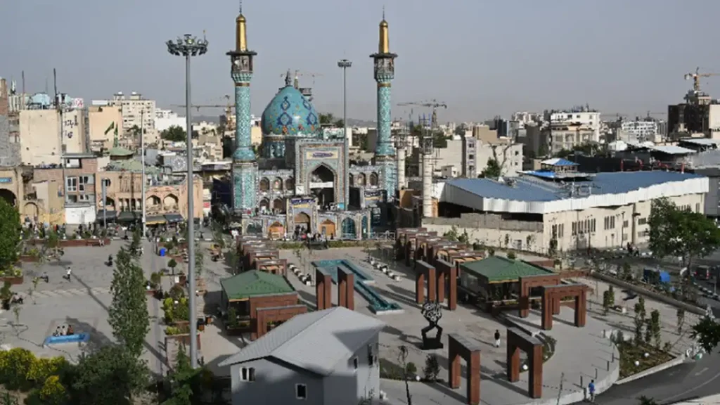 نمایی از موقعیت مکانی امامزاده در میدان تجریش