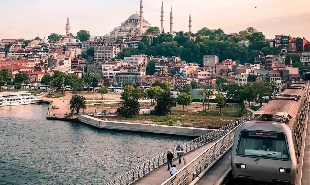 مترو اسکله امینونو