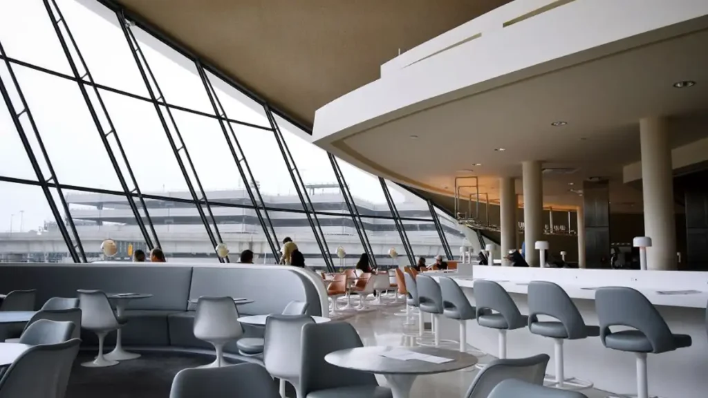 لانژ (Lounge)