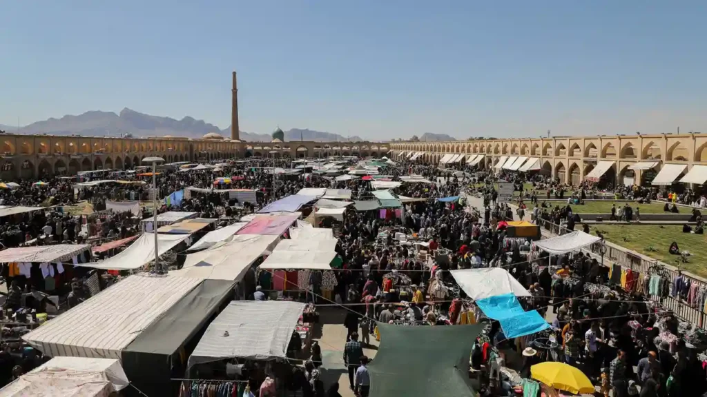 جمعه بازار در میدان