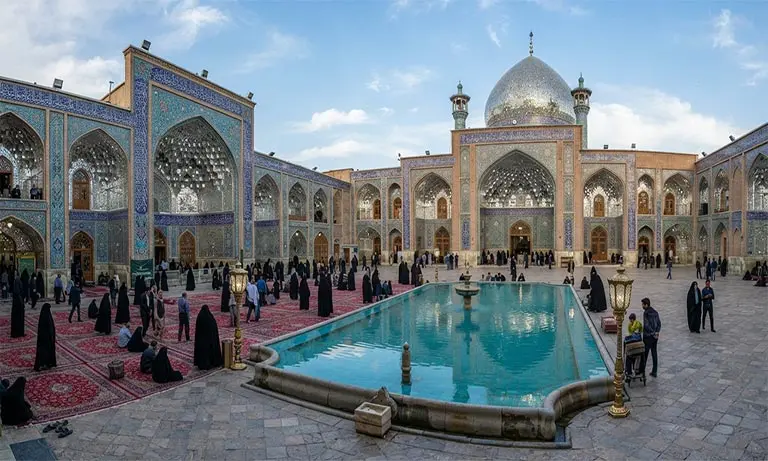 تصویری از صحن حرم شاهچراغ