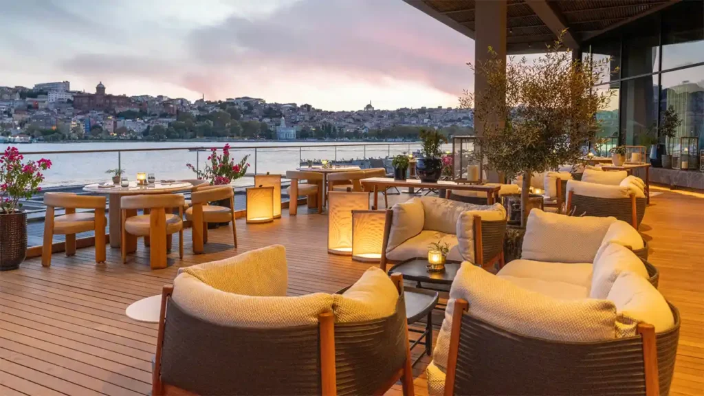 فودکورت با نمای زیبا