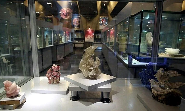 موزه سنگ و گوهر دریای نور