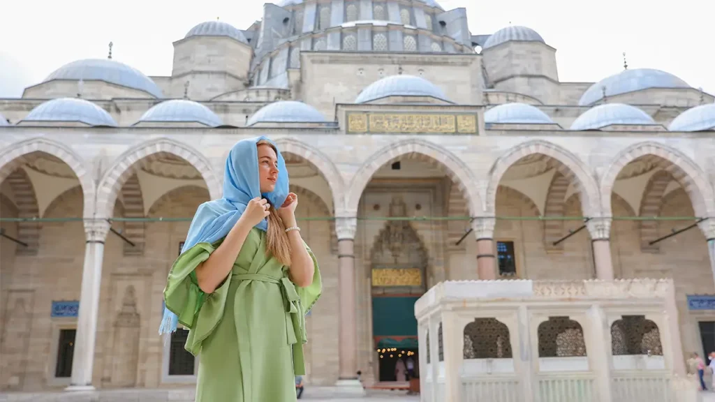 صحن مسجد آبی