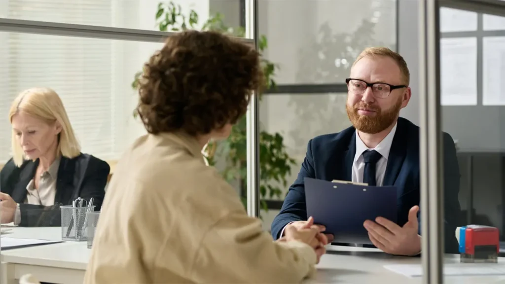 مصاحبه با افسر سفارت