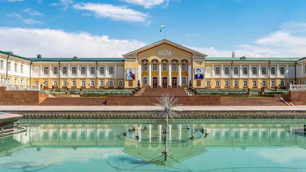عکس کاخ فرهنگی ارباب در تاجیکستان