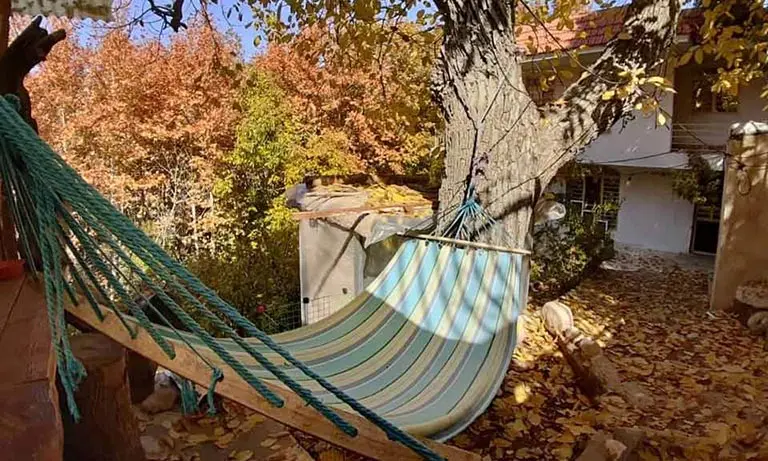 تصویری از محوطه داخلی اقامتگاه مهر و ماه 