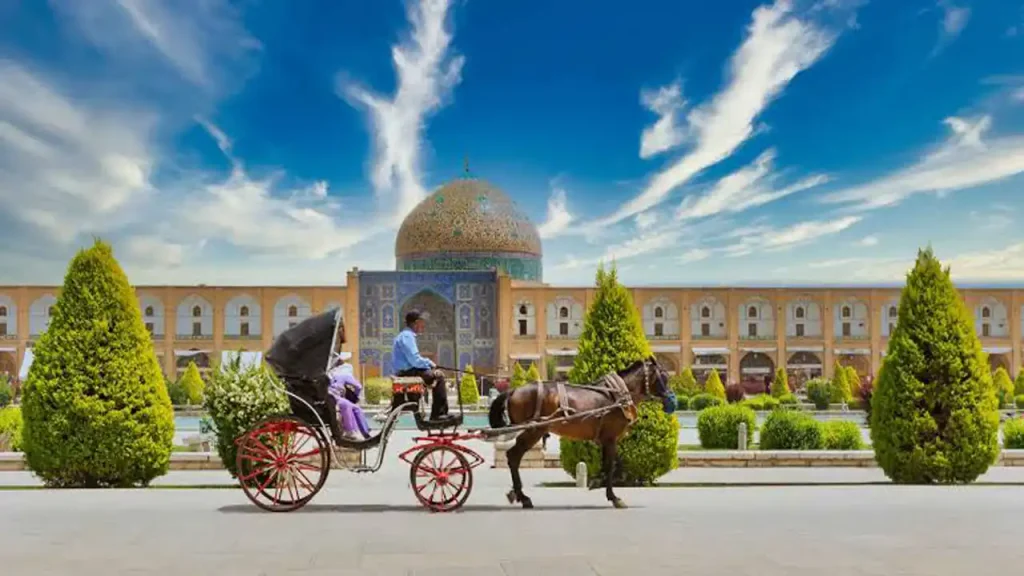 کالسکه سواری در میدان نقش جهان
