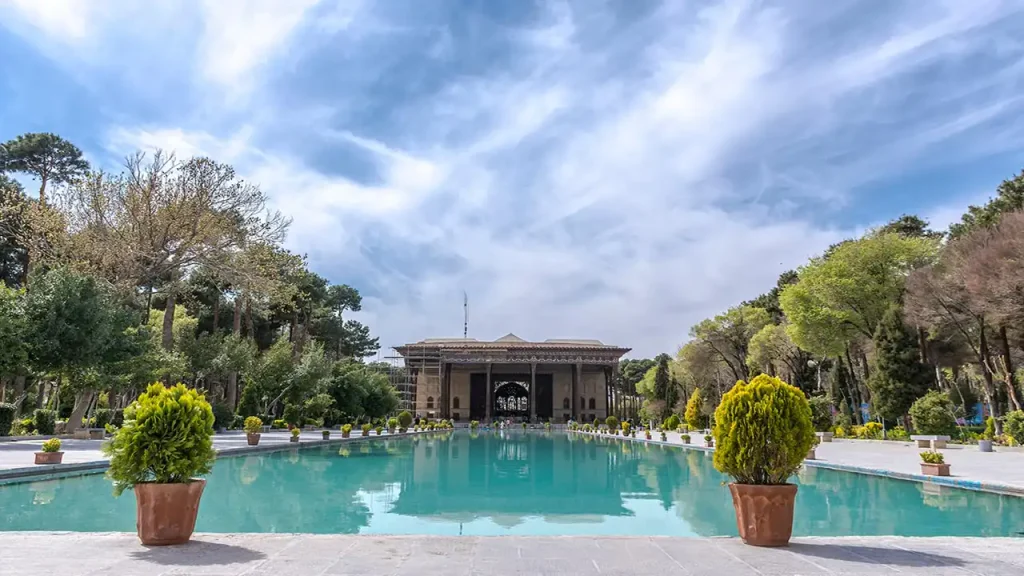 نمایی از کاخ چهل ستون اصفهان