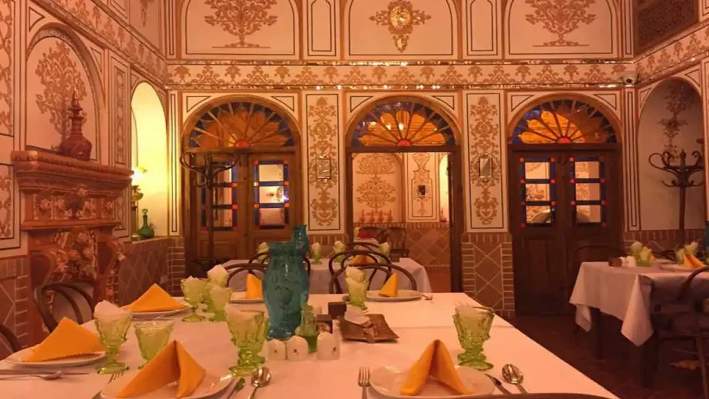 رستوران نزدیک سی و سه پل