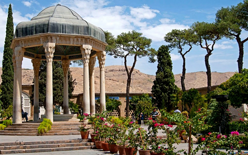 حافظیه شیراز در پاییز