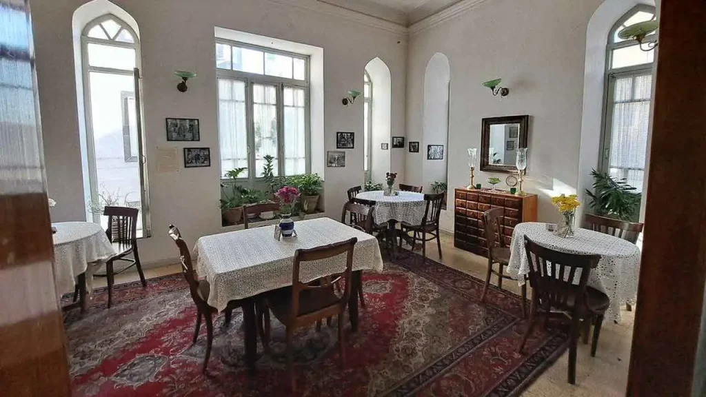کافه تهرون