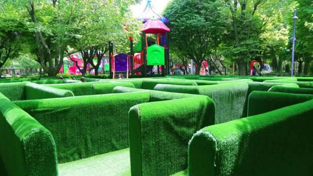 زمین بازی پارک لاله