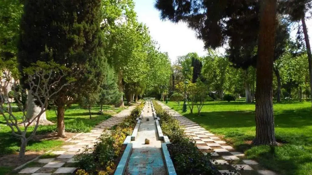 پارک لاله در بهار